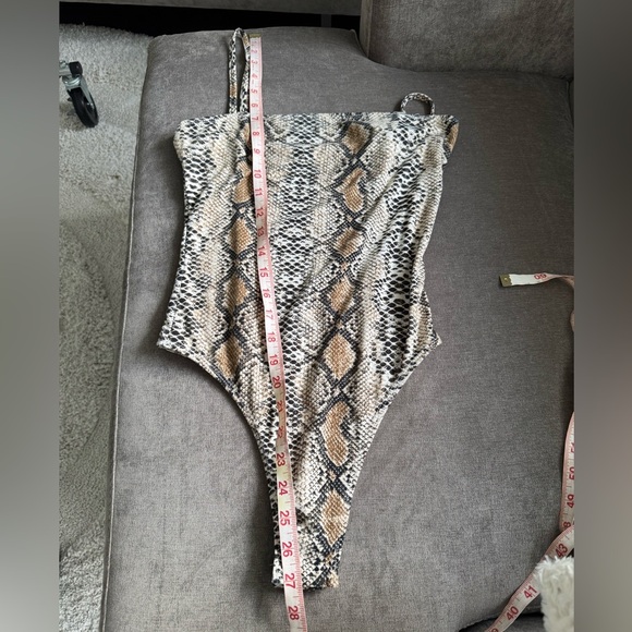 Animal Print Snake Black white brown bodysuit size small - Picture 10 of 10